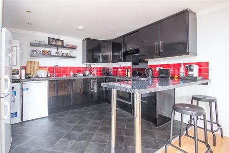 2 bedroom flat to rent - Photo 5