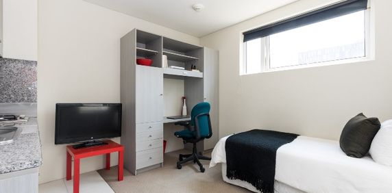 Carlton Residence-Studio Apartment - Photo 2