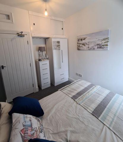 1 bedroom in a house share to rent - Photo 4