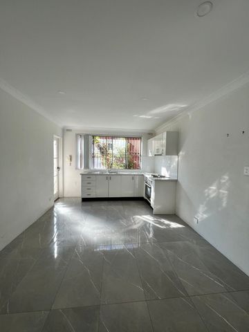 Modern 2 Bedroom Unit - Photo 4