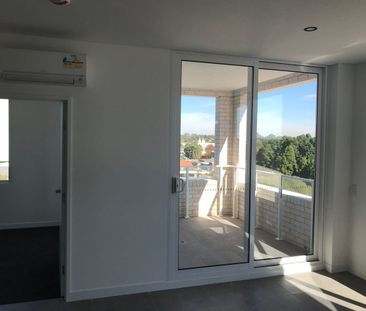 Modern 2-Bedroom Apartment with Parking in Convenient Lidcombe Location - Photo 1