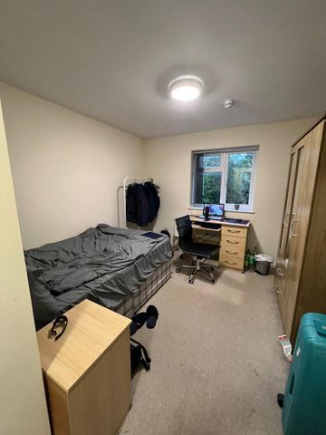 6 bedroom semi-detached house to rent - Photo 2