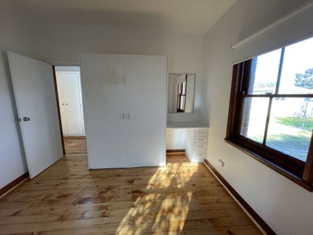 11 Churchill Avenue, Flora Hill - Photo 3