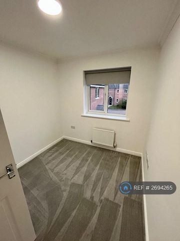 3 bedroom end of terrace house to rent - Photo 3