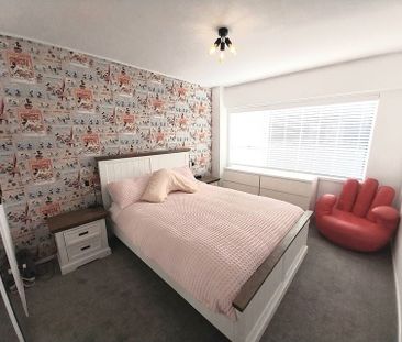 Well presented, cosy and central 2 brdm apartment - Photo 3