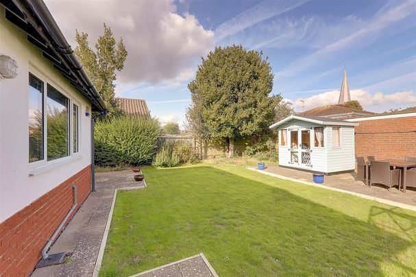 3 bedroom detached bungalow to rent - Photo 1