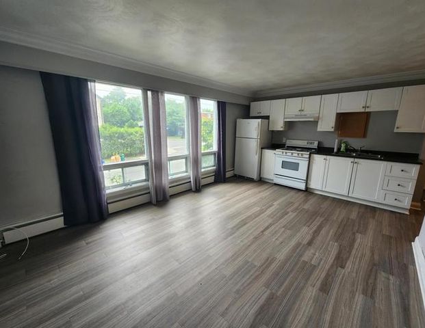 100 Marquette Avenue - 2 | 100 Marquette Avenue -, Ottawa - Photo 1