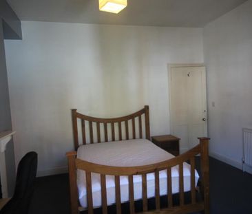 4 bedroom terraced house to rent - Photo 1