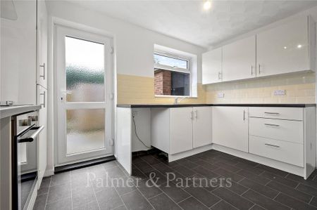 3 bedroom semi-detached house to rent - Photo 5