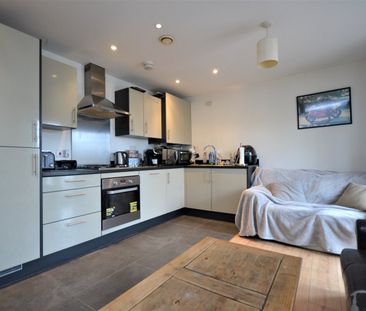 Flat to rent - Mackintosh Street, Bromley, BR2 - Photo 5