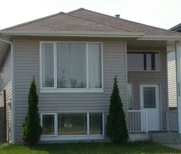 Cozy main floor Suite | 3111 33 Avenue Northwest, Edmonton - Photo 1