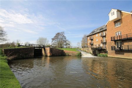 High Street, Addlestone - Photo 2