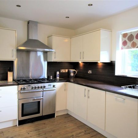 1 bedroom in a house share to rent - Photo 3