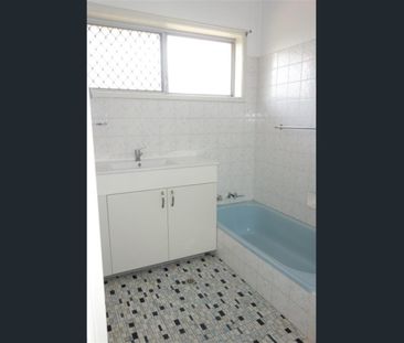 LARGE HOME, AIR CONDITIONED & LOADS OF STORAGE SPACE - Photo 5