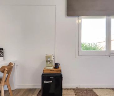 Room in a shared 8-bedroom apartment for rent in La Prosperitat, perfect for professionals and students. - Foto 6
