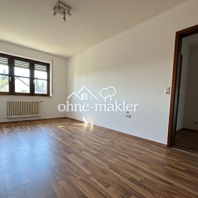 Frisch gestrichenes Wohnglück: Helle 2,5-Zi.-Wohnung mit Süd-West-Balkon & Rundum-Service - Photo 1