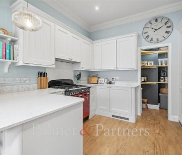 4 bedroom end of terrace house to rent - Photo 1
