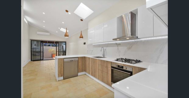 Location & lifestyle - Photo 1