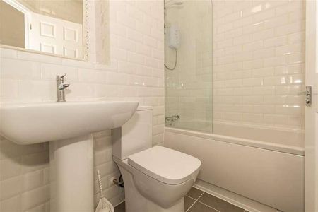 Woodland Grove, Epping, CM16 - Photo 3