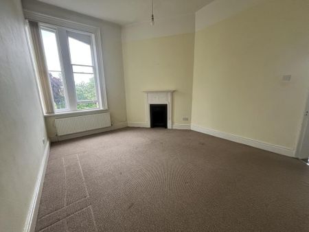 4 bedroom flat to rent - Photo 2