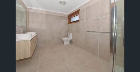 Large Family Home. - Photo 2