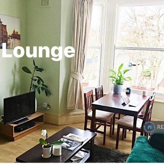 1 bedroom in a flat share to rent - Photo 1
