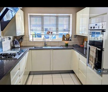 1 bedroom in a house share to rent - Photo 4