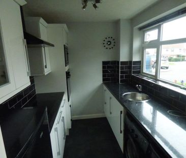 2 bedroom end of terrace house to rent - Photo 4