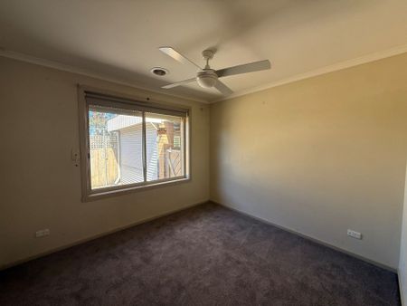 Please contact catie@sweeneyea.com.au for private inspections. - Photo 5