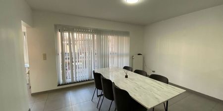 Appartement te huur in Genk voor € 940 met 2 slaapkamers - Photo 3