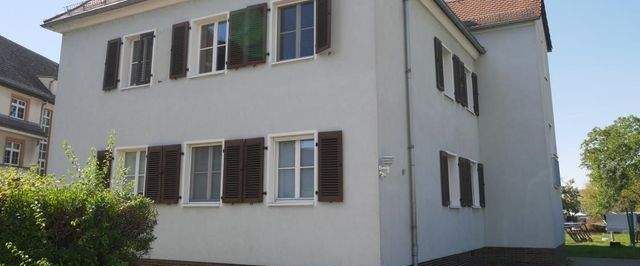 Wohlfühlwohnung unterm Dach! Wohnküche ... Tageslichtbad mit Wanne und Dusche! - Foto 1