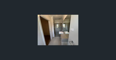 Brand New Family Home in WOLLERT! - Photo 2