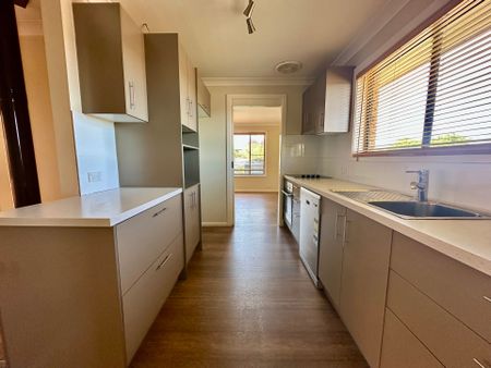 Convenient Cul-de-sac Living - Photo 4