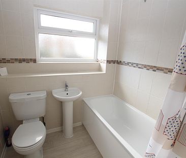 1 bedroom Semi-Detached House to let - Photo 6