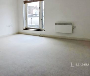 2 bedroom apartment to rent West Street, Brighton, East Sussex, BN1 - Photo 2