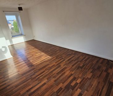 2 bed Apartment - To Let - Photo 5