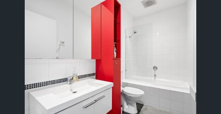 Fully Furnished- Contemporary warehouse spread over three impressive levels in a boutique block. - Photo 4