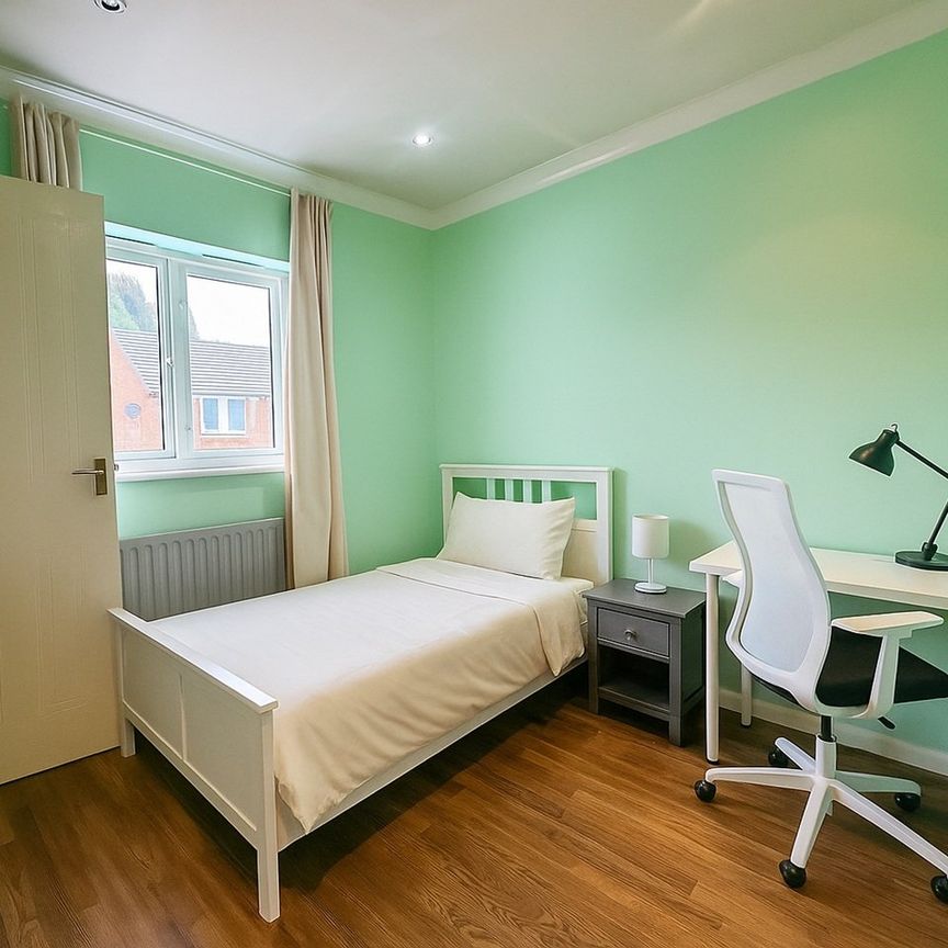 Room in a Shared House, Manchester, M15 - Photo 1