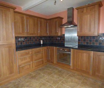 3 bedroom semi-detached house to rent - Photo 1
