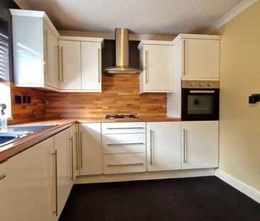 4 bedroom semi-detached house to rent - Photo 3