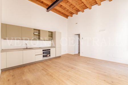 Bilocale completamente Ristrutturato in Palazzo Ravignani Benini- Veronetta - Photo 4