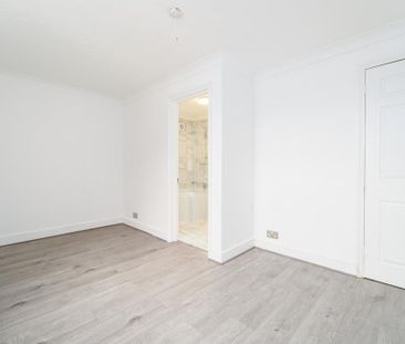 2 bedroom penthouse to rent - Photo 3