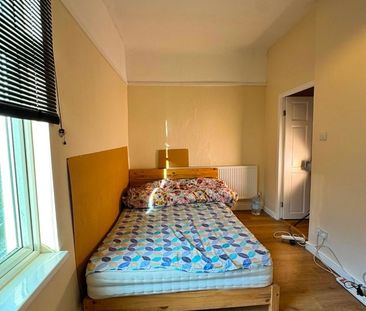 Room in a Shared House, Faraday St, L5 - Photo 4