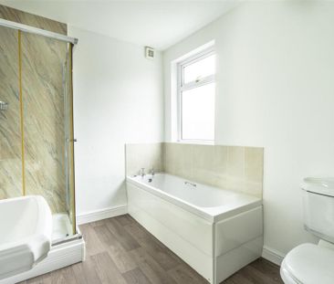 2 bedroom end of terrace house to rent - Photo 3
