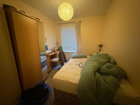 4 bedroom semi-detached house to rent - Photo 3