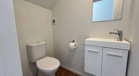 Modern Two Bedroom - Photo 5