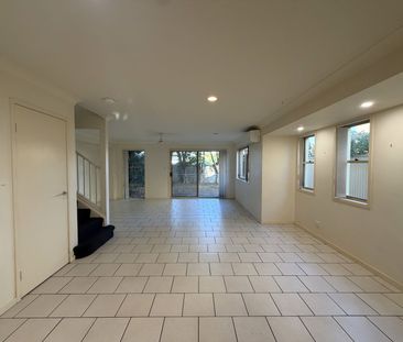 3 Bedroom, Air Conditioned Duplex with yard - Photo 3