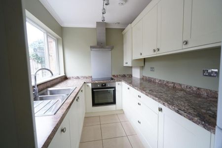 3 bedroom semi-detached house to rent - Photo 2