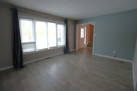 For Lease - 20 Brown Street, Barrie, Ontario - Photo 2