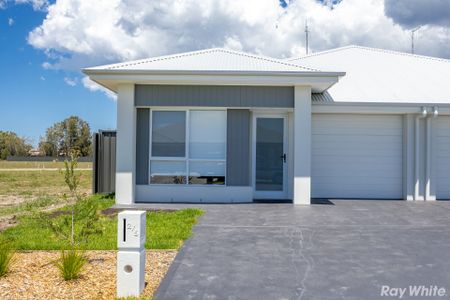 BRAND NEW 4-BEDROOM DUPLEX!! - Photo 5